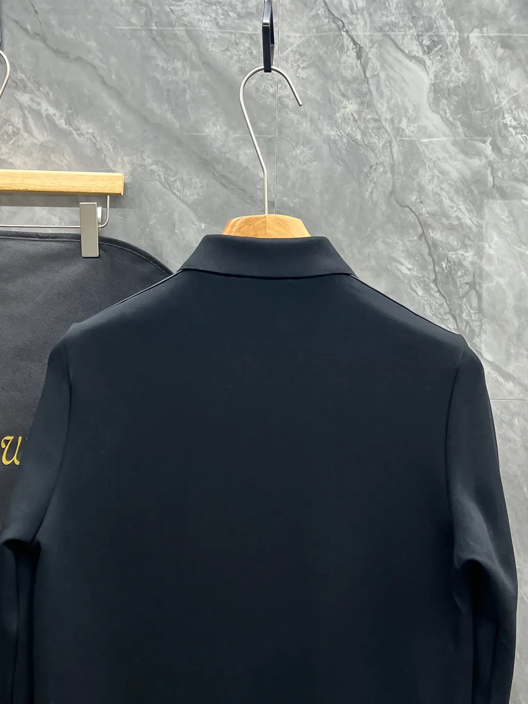 BC Autumn and Winter New Arrival Casual Lapel Half Placket Sweatshirt. The half-zipper design adds a little bit of caution. If you open it at will, the style will instantly improve. It is low-key and stylish, unique and attractive, and has both fashion and warmth. Interpret the product through simple design, the design gives you new styling inspiration, and perfectly conforms to the current trend! It avoids the constraints of seasonal trends and easily demonstrates the brand's charm and fashion effect. Premium is simple and pure, and the upper body is high-end! ! You can show a very fashionable style on different occasions, and you can show your unique charm anytime and anywhere! Sizes:M-3XL